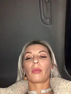 Snapshot of Diamond_Bunny_ chatting on December 2024 04:35:02 PM Diamond Bunny online show from December 2024 04:35:02 PM