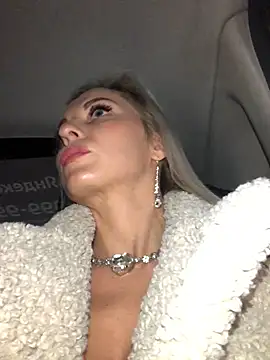 Snapshot of Diamond_Bunny_ chatting on December 2024 02:38:01 PM Diamond Bunny online show from December 2024 02:38:01 PM