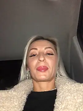 Snapshot of Diamond_Bunny_ chatting on December 2024 02:07:01 PM Diamond Bunny online show from December 2024 02:07:01 PM