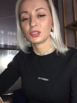 Snapshot of Diamond_Bunny_ chatting on December 2024 05:11:01 PM Diamond Bunny online show from December 2024 05:11:01 PM