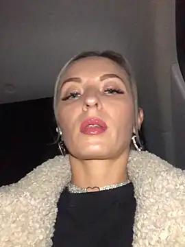 Snapshot of Diamond_Bunny_ chatting on December 2024 03:16:01 PM Diamond Bunny online show from December 2024 03:16:01 PM