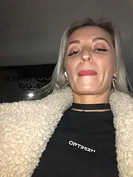 Snapshot of Diamond_Bunny_ chatting on December 2024 04:00:02 PM Diamond Bunny online show from December 2024 04:00:02 PM