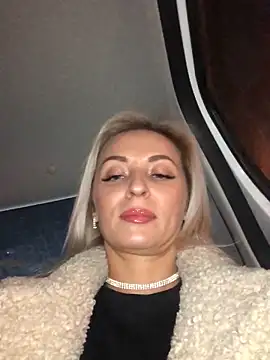 Snapshot of Diamond_Bunny_ chatting on January 2025 03:33:01 PM Diamond Bunny online show from January 2025 03:33:01 PM