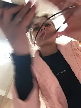 Snapshot of Diamond_Bunny_ chatting on January 2025 04:04:02 PM Diamond Bunny online show from January 2025 04:04:02 PM