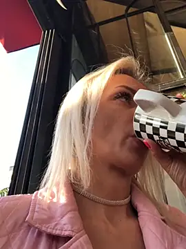 Snapshot of Diamond_Bunny_ chatting on January 2025 01:41:01 PM Diamond Bunny online show from January 2025 01:41:01 PM