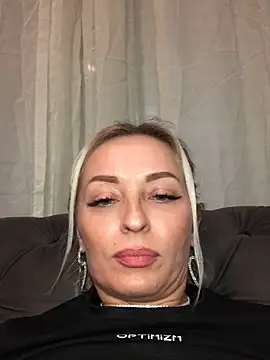 Snapshot of Diamond_Bunny_ chatting on February 2025 05:04:02 PM Diamond Bunny online show from February 2025 05:04:02 PM