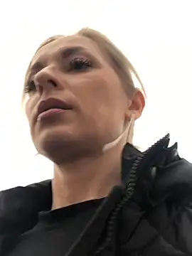 Snapshot of Diamond_Bunny_ chatting on February 2025 02:32:02 PM Diamond Bunny online show from February 2025 02:32:02 PM