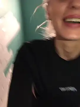 Snapshot of Diamond_Bunny_ chatting on February 2025 05:34:01 PM Diamond Bunny online show from February 2025 05:34:01 PM