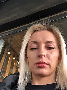 Snapshot of Diamond_Bunny_ chatting on February 2025 01:01:01 PM Diamond Bunny online show from February 2025 01:01:01 PM