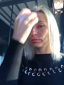 Snapshot of Diamond_Bunny_ chatting on February 2025 02:38:02 PM Diamond Bunny online show from February 2025 02:38:02 PM