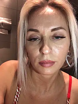 Snapshot of Diamond_Bunny_ chatting on February 2025 02:24:01 PM Diamond Bunny online show from February 2025 02:24:01 PM