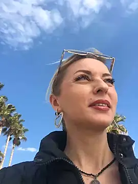 Snapshot of Diamond_Bunny_ chatting on February 2025 12:33:01 PM Diamond Bunny online show from February 2025 12:33:01 PM