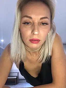 Snapshot of Diamond_Bunny_ chatting on February 2025 03:41:02 PM Diamond Bunny online show from February 2025 03:41:02 PM