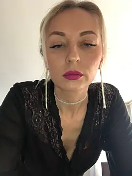 Snapshot of Diamond_Bunny_ chatting on February 2025 01:00:02 PM Diamond Bunny online show from February 2025 01:00:02 PM