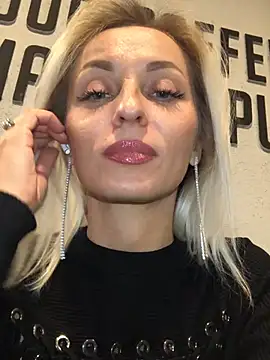 Snapshot of Diamond_Bunny_ chatting on February 2025 04:00:01 PM Diamond Bunny online show from February 2025 04:00:01 PM