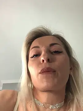 Snapshot of Diamond_Bunny_ chatting on March 2025 01:49:02 PM Diamond Bunny online show from March 2025 01:49:02 PM