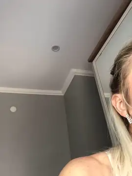 Snapshot of Diamond_Bunny_ chatting on March 2025 09:46:01 AM Diamond Bunny online show from March 2025 09:46:01 AM