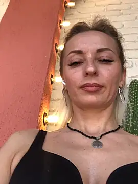 Snapshot of Diamond_Bunny_ chatting on March 2025 12:51:01 PM Diamond Bunny online show from March 2025 12:51:01 PM