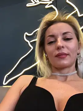 Snapshot of Diamond_Bunny_ chatting on March 2025 12:45:01 PM Diamond Bunny online show from March 2025 12:45:01 PM