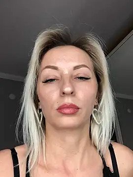 Snapshot of Diamond_Bunny_ chatting on March 2025 03:53:02 PM Diamond Bunny online show from March 2025 03:53:02 PM