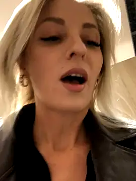 Snapshot of Diamond_Bunny_ chatting on October 2025 02:04:01 PM Diamond Bunny online show from October 2025 02:04:01 PM