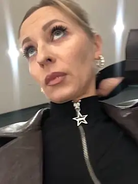 Snapshot of Diamond_Bunny_ chatting on October 2025 04:06:02 PM Diamond Bunny online show from October 2025 04:06:02 PM