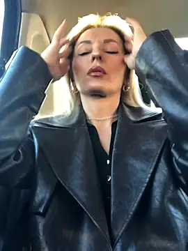 Snapshot of Diamond_Bunny_ chatting on November 2025 12:38:01 PM Diamond Bunny online show from November 2025 12:38:01 PM