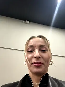 Snapshot of Diamond_Bunny_ chatting on November 2025 02:49:01 PM Diamond Bunny online show from November 2025 02:49:01 PM