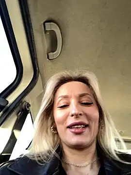 Diamond Bunny  online show from January 2026 01:39:01 PM