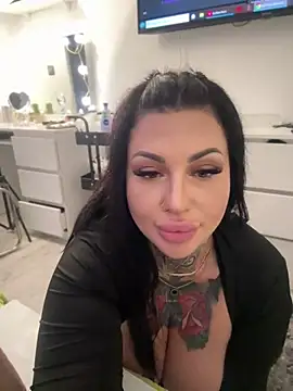 Snapshot of krysstal003 chatting on December 2024 10:24:01 PM krysstal003 online show from December 2024 10:24:01 PM