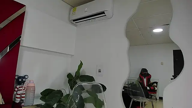 Milanxht online show from October 2025 08:41:02 PM