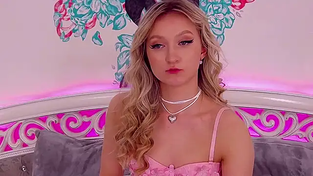 Snapshot of MiaNixan chatting on February 2025 07:15:02 AM MiaNixan online show from February 2025 07:15:02 AM