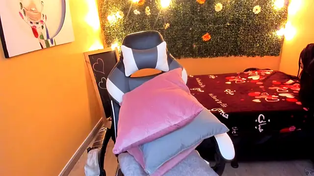 Tiffany sander online show from February 2025 03:34:02 AM