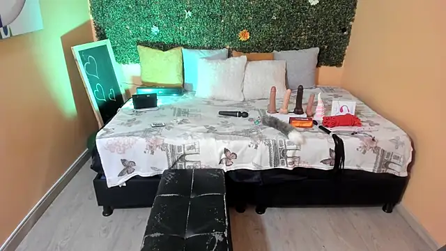 Tiffany sander online show from March 2025 06:54:01 AM