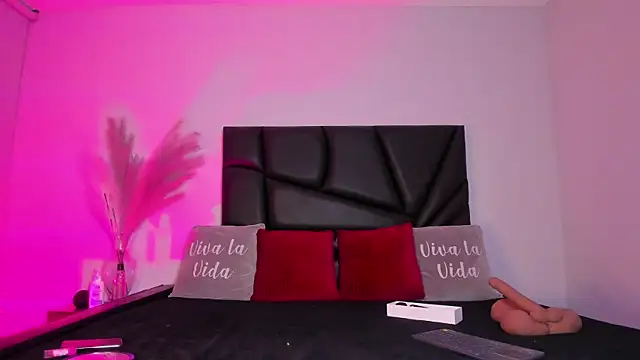 Tiffany sander online show from September 2025 04:12:02 AM