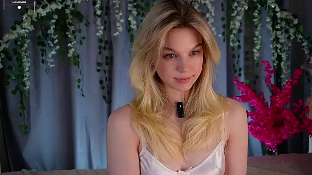 Snapshot of EdlinAlliston chatting on October 2025 02:07:02 PM EdlinAlliston online show from October 2025 02:07:02 PM