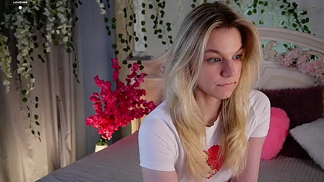 Snapshot of EdlinAlliston chatting on October 2025 01:55:02 PM EdlinAlliston online show from October 2025 01:55:02 PM