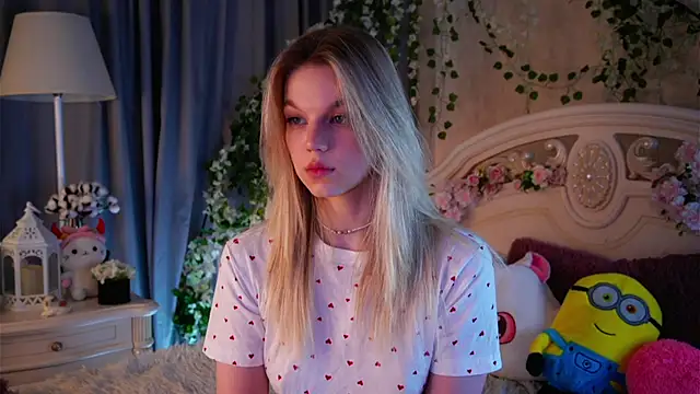 Snapshot of EdlinAlliston chatting on December 2025 02:11:01 PM EdlinAlliston online show from December 2025 02:11:01 PM