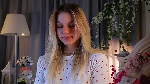 Snapshot of EdlinAlliston chatting on December 2025 02:33:01 PM EdlinAlliston online show from December 2025 02:33:01 PM