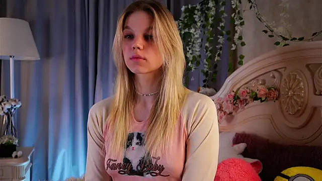 Snapshot of EdlinAlliston chatting on December 2025 01:28:01 PM EdlinAlliston online show from December 2025 01:28:01 PM