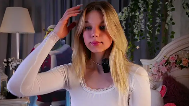 Snapshot of EdlinAlliston chatting on December 2025 03:30:01 PM EdlinAlliston online show from December 2025 03:30:01 PM