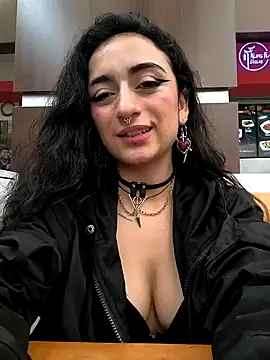 Lila Desiree online show from September 2025 04:45:01 PM