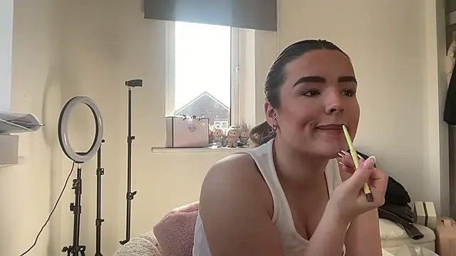 maisiesmithx online show from March 2026 01:05:01 PM