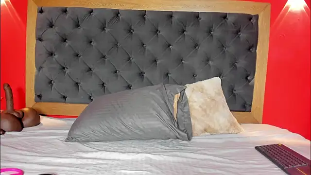 YayaHilton online show from October 2025 05:27:02 AM