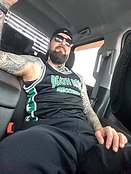 Beardedtattood online show from November 2025 01:22:02 PM