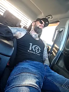 Beardedtattood online show from December 2025 03:10:01 PM