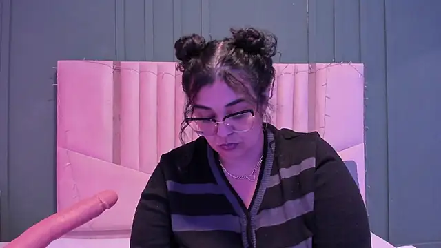 Reginavegaa online show from February 2025 05:45:01 PM