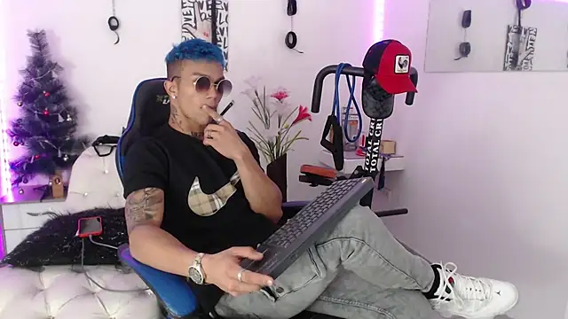 Leonard Price online show from February 2025 03:21:01 PM