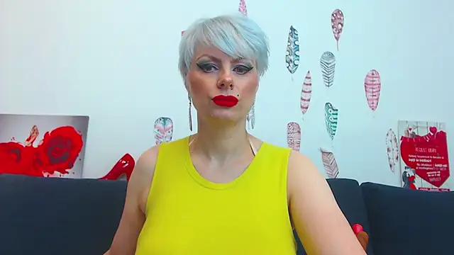 Snapshot of ForeverBarbie_ chatting on October 2025 09:48:01 PM ForeverBarbie online show from October 2025 09:48:01 PM