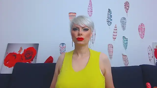 Snapshot of ForeverBarbie_ chatting on October 2025 11:05:01 PM ForeverBarbie online show from October 2025 11:05:01 PM